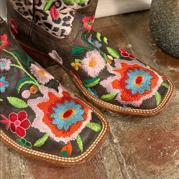 ⭐️Macie Bean Smokey & The Bandit Embroidered Leather Boots⭐️ - Picture 3 of 8